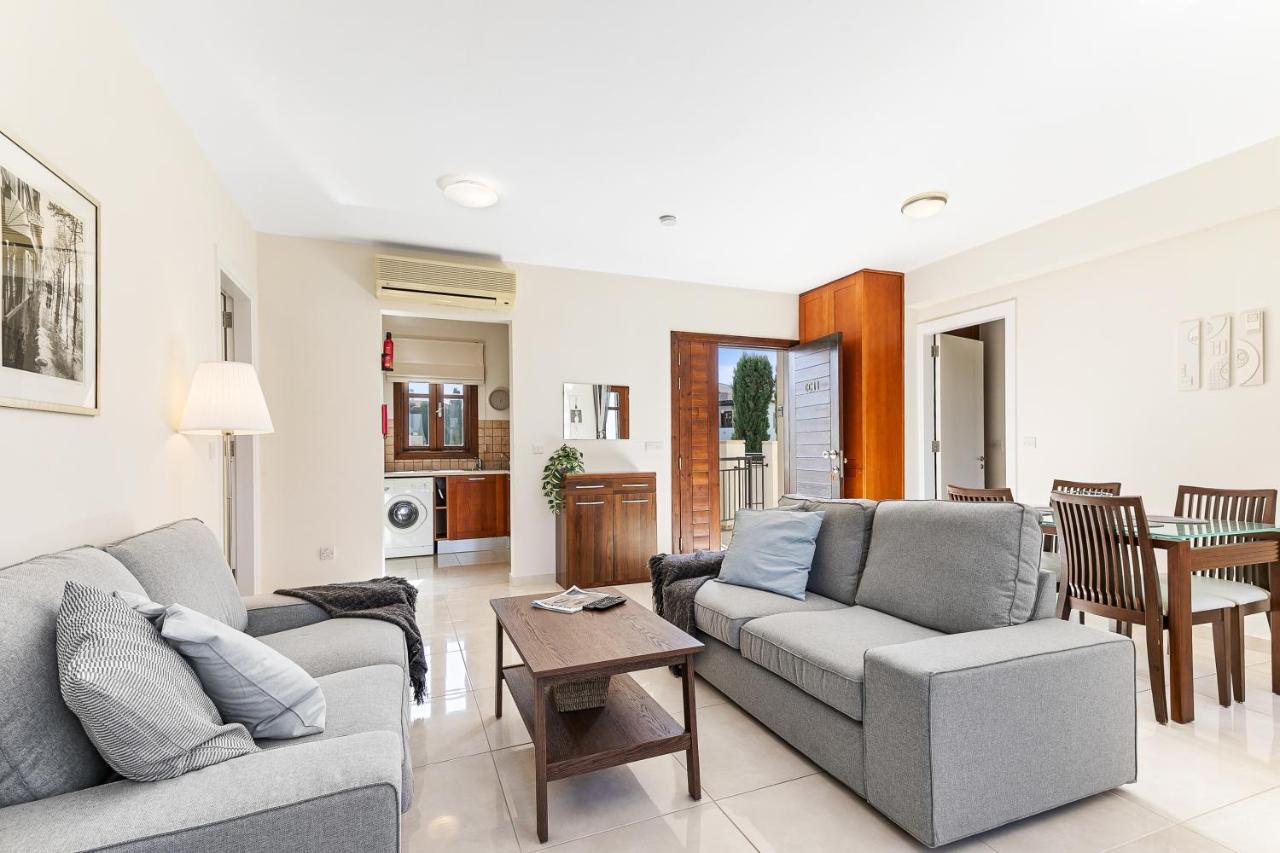 2 Bedroom Apartment Assia With Communal Pool, Aphrodite Hills Resort Kouklia Ngoại thất bức ảnh